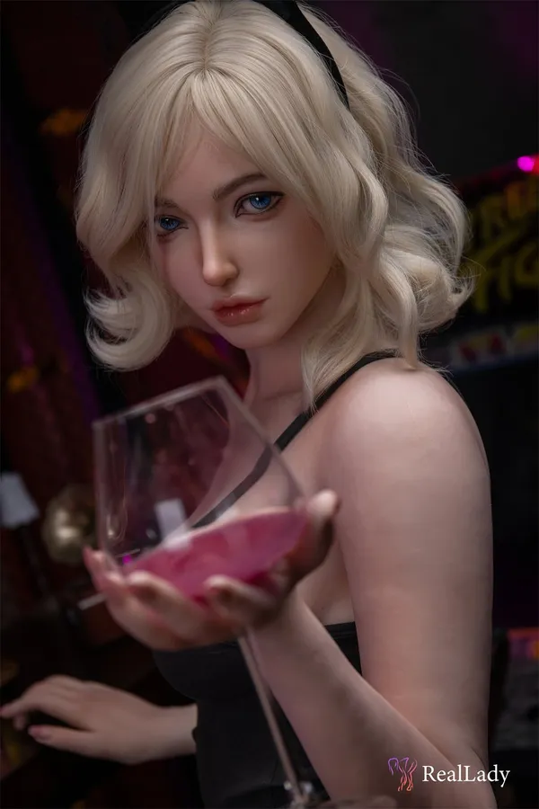Tess - 170cm (5'7'') C-Cup Silicone 103lbs
